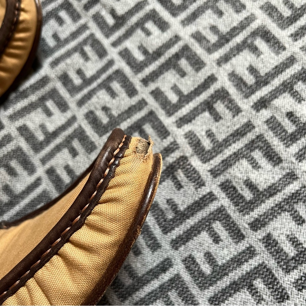 GUCCI Horsebit Accent Tan and Brown Loafers - Sz 9 - Picture 14 of 14